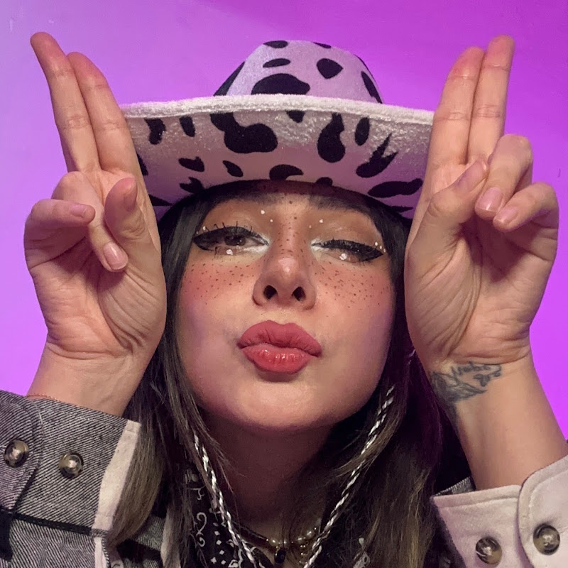 Daniela Emmanuel Oficial - ASMR roleplay medico